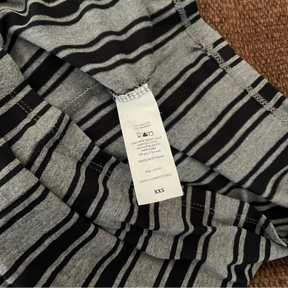 LuLaRoe Julia Dress Women's Size XXS Black Gray Striped T-Shirt Bodycon Casual - Picture 5 of 6